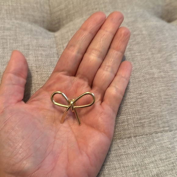 Cameron McIntosh Gold Bow Earrings - Picture 3 of 4